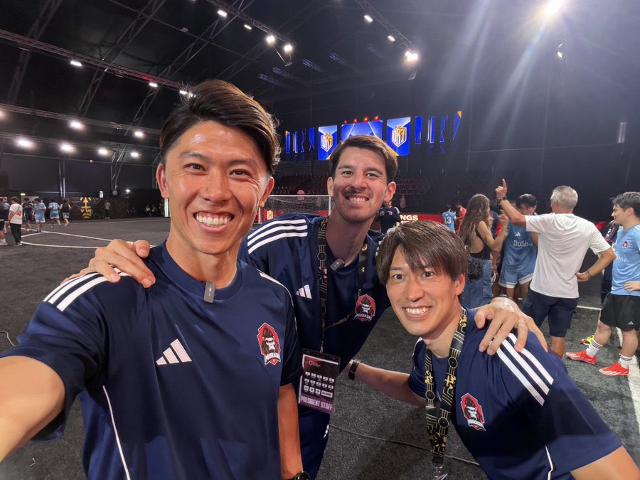 Itsuki_ymd's tweet photo. とてつもない人間力で常にリスペクトを持って接して下さった偉大なるスタッフチーム。

圧倒的にミーティングを重ね、キングス漬けの毎日に疲弊しながらも幸せな時間を共にさせていただきました。

更なる高みへ。
これからもよろしくお願いします🤝

#キングスリーグ
#ムラッシュFC https://t.co/qBIRXcuCrg