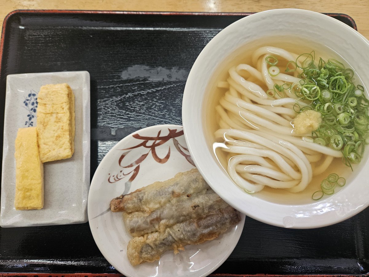 mugu215's tweet photo. 東かがわ市　セルフうどん 元匠 東かがわ湊店
かけうどん麺そ小🍜
ごぼう天✨
卵焼き🐣
冷かけうどん小🍜(友達)
カニカマ天🦀
炒飯✨️
#セルフうどん元匠東かがわ湊店
#ヤグタウン
#讃岐うどん https://t.co/Gj8I37H36m