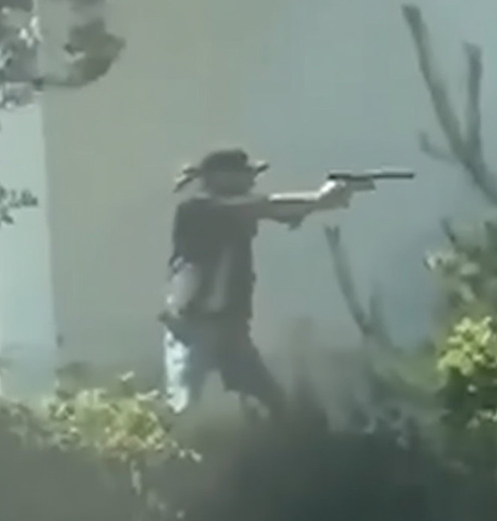 fugustra1's tweet photo. This hero is being praised nationwide after he got out of his vehicle and opened fire on the active shooter in Twin Falls, Idaho, catching the gunman completely off guard and almost certainly saving lives.

A true fearless patriot. 👏🇺🇸
That American deserves a medal. https://t.co/ESK3ifUTs9