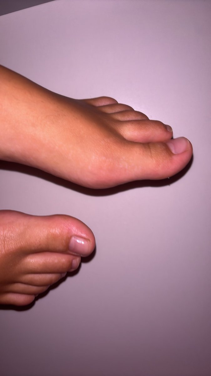 GoddnessAle666's tweet photo. On your d1rty face 

feetlover feetcontent goddess throne https://t.co/5Wl76to2BK https://t.co/H77KMkHKTu
