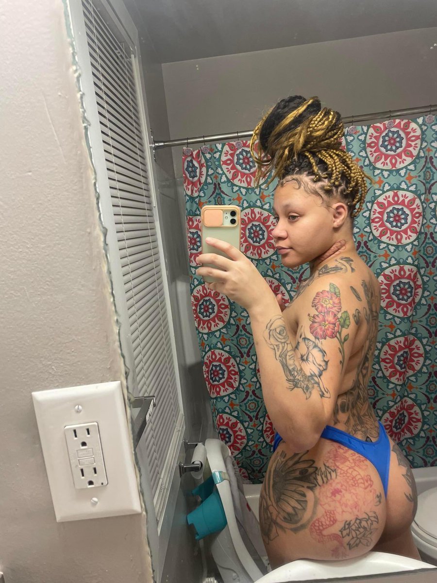 mirandarinzy's tweet photo. i'm bored in bed, who wants some photos? hurry upp 💦💧💧💦🤤🤤#detroitfreaks #Michiganfreaks #313freaks #detroitcontentcreator https://t.co/mRhkmiNATD