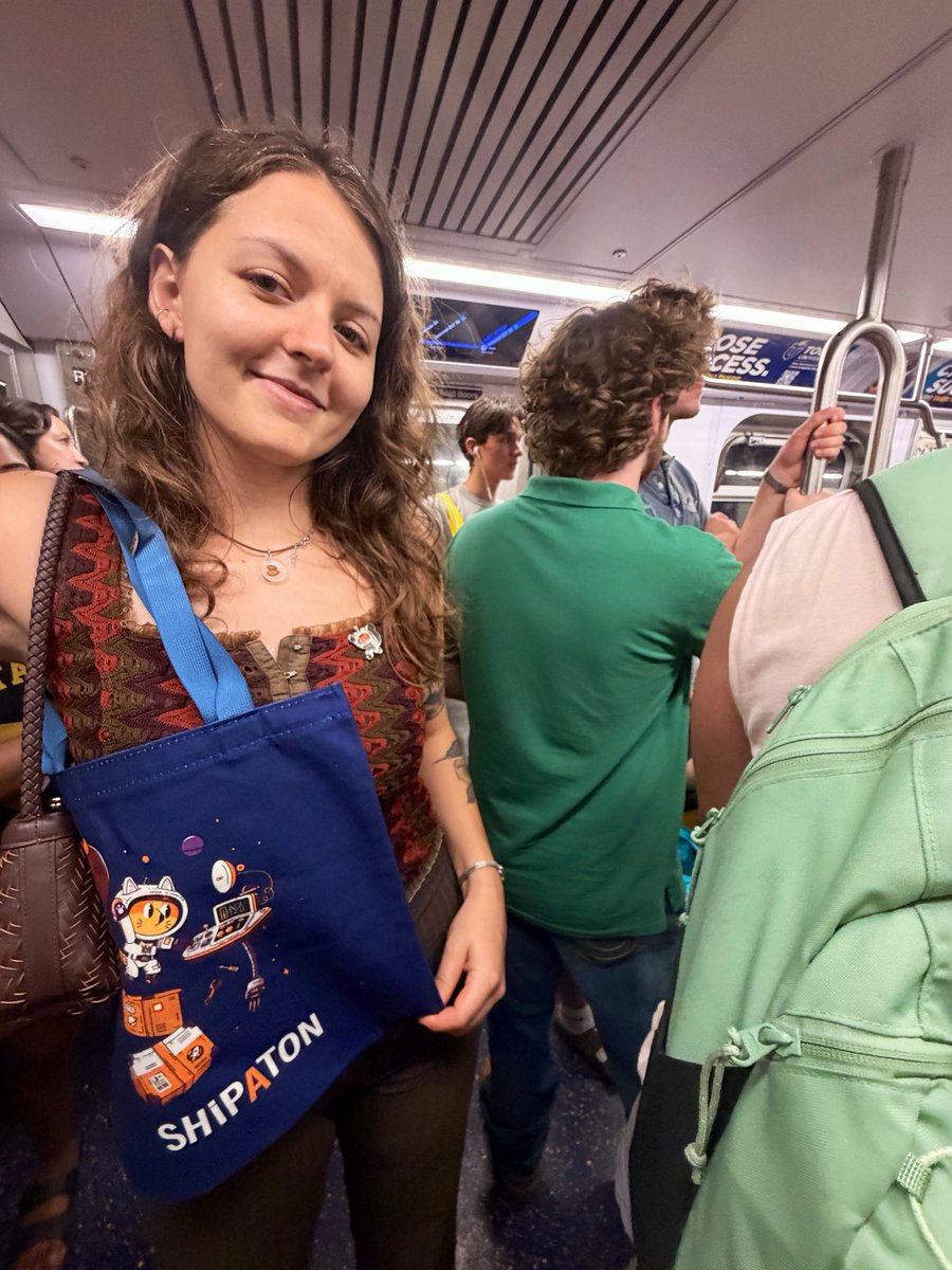 FitLinkcoach's tweet photo. @_chuckyc @elwatto What about Laurel, our FitLink Head of Community and Experience from the subway of NYC 😂 https://t.co/SHN3XoufV8
