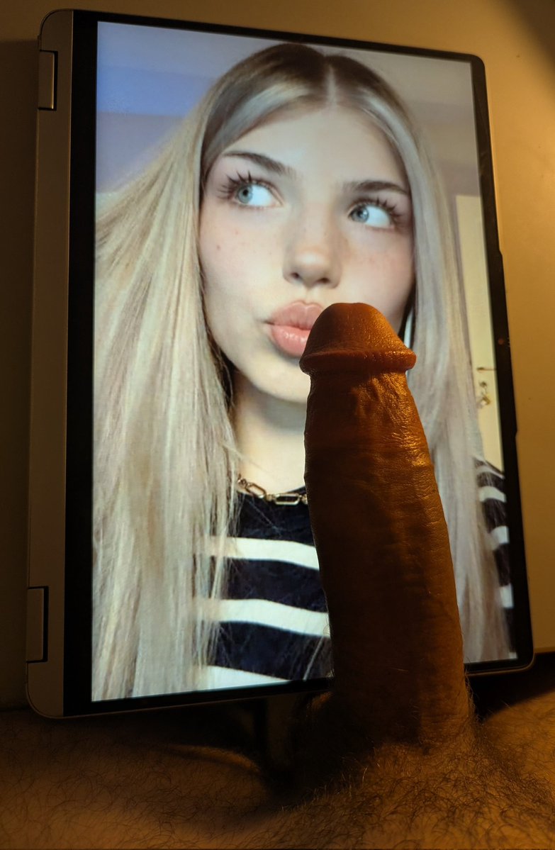 Bwceotrib's tweet photo. Fibis Gesicht passt perfekt zu meinem Schwanz 
#cocktribute #tribute #cumtribute #german #bwc https://t.co/huhUmyTlKy