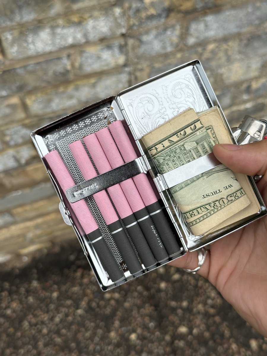 wentrmelon's tweet photo. smoke break https://t.co/NbeaEjpigk