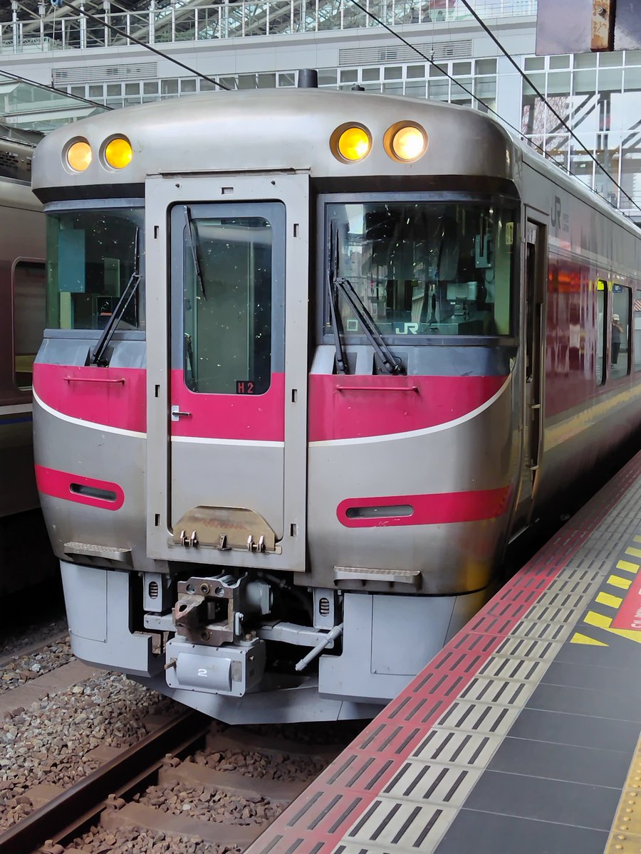 tai_tako's tweet photo. はなあかり　と　はまかぜ
キハ189系 https://t.co/kznRPyyllW