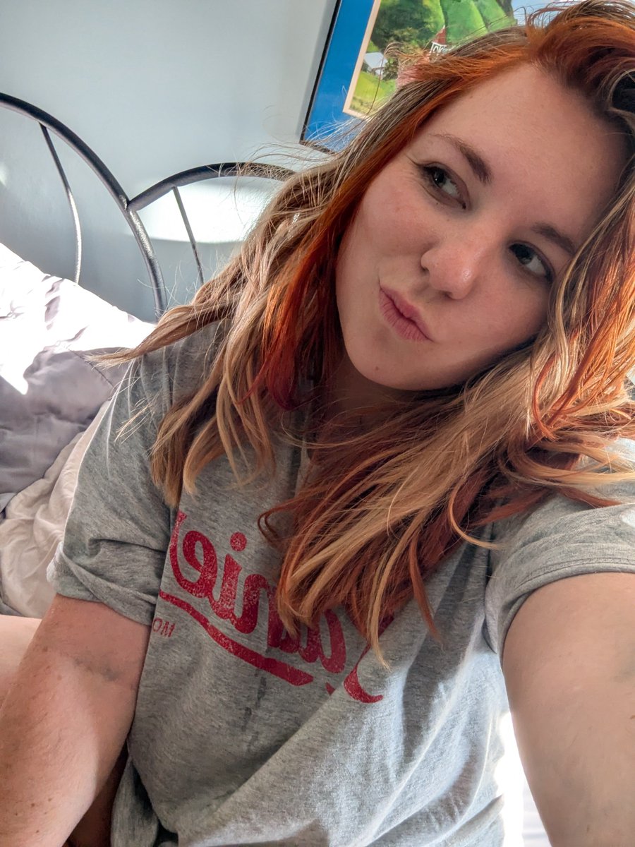 dancingkitten_'s tweet photo. When he lets you wear his shirt 🩷🩷 https://t.co/MVNhTT1KlS
