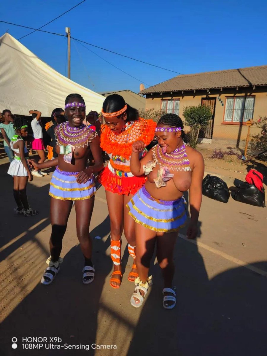 zulumaidensX's tweet photo. Random Zulu 
#Zulu #Africa #Culture #Black #Tits #Boobs #Breasts
#Topless #Women https://t.co/PRr6WtvFem