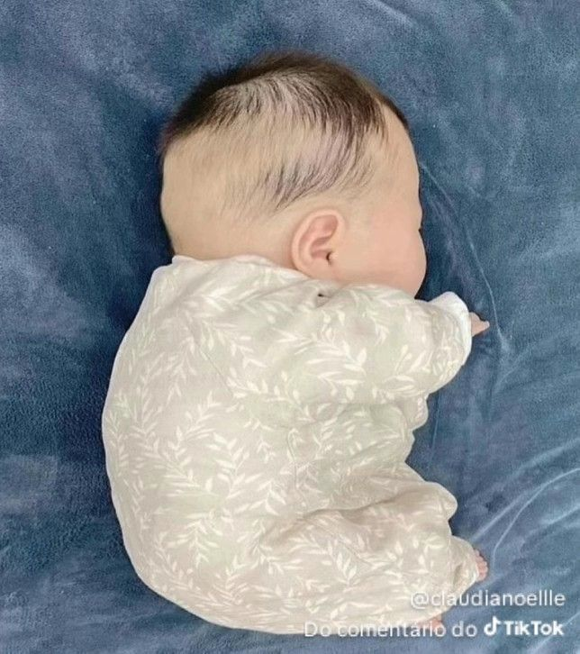 ticcitobyccv's tweet photo. thread of all the creepypastas as this fat baby cause i love this image 🧵 https://t.co/LTpd7dgklv