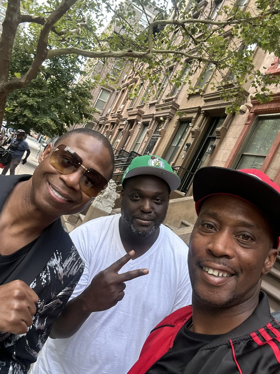 kdavisthehitman's tweet photo. K Davis the hitman with his uncle doug e fresh and day 1 best friend freet black spending time together #गैरां_के_दुख_दूर_करूं #nsfwtwtًً #sallandık #سرداری_نظام_نہیں_چلے_گا #öğretmenatamasıarttırılsın #حق_سے_پہلے_فرض #LaCasaDeLosFamososMéxico https://t.co/ELUFUZ2cEf