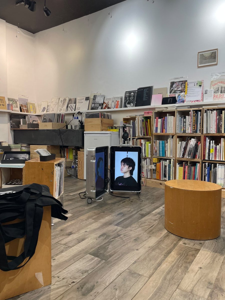 Mottobooks's tweet photo. #haohsu #mottoparis https://t.co/AqXCVc9h9o
