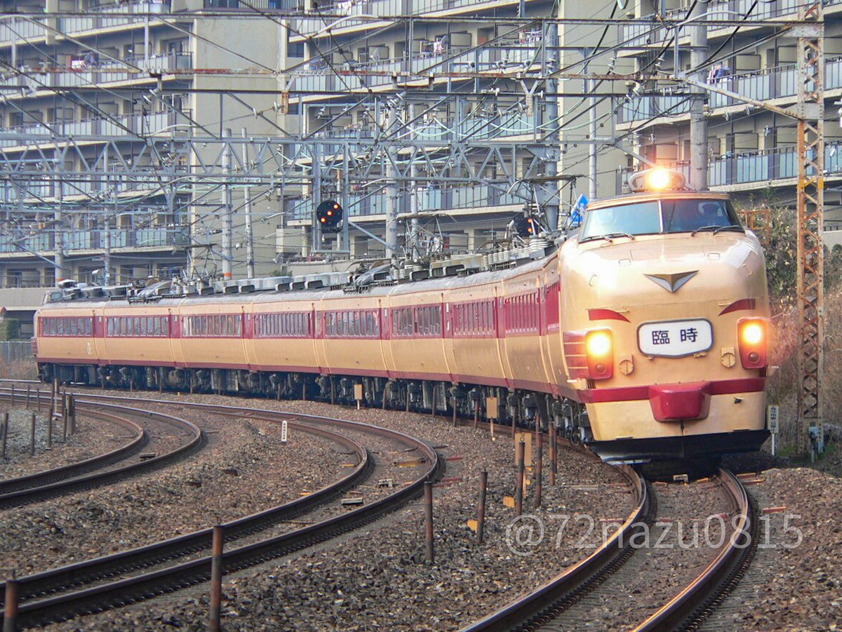 72nazu0815's tweet photo. ヘッドマークは臨時だったけど、両端ボンネットのヨンパーが大阪から新潟まで走ってたのは白鳥なき後は貴重でしたね
2005年12月30日 https://t.co/ZTA94kbrPP