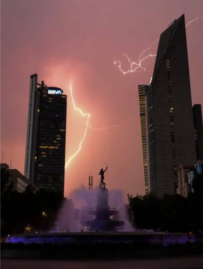 Meminehappy's tweet photo. 🎶 LLUVIA, GOTAS DE LLUVIA SALIENDO DE MIS OJOS . . . 🎶

¡ UN TORMENTON EN LA BELLÍSIMA CDMX !  🤗🥰🇲🇽 https://t.co/miOaoKVJKi