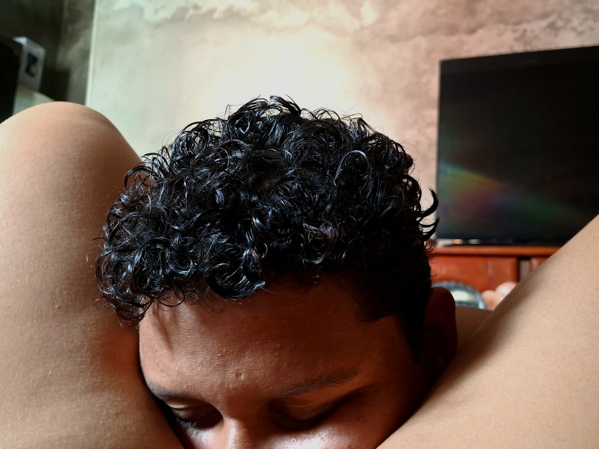 mayza_zz's tweet photo. meu amor descansando https://t.co/nEeg4O3mCq