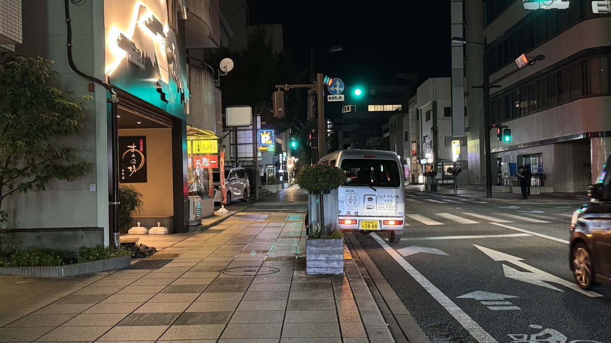 96815_2578's tweet photo. 静岡県三島市“うなぎすみの坊”。交差点5m内駐車は毎日普通に行われている。ここで鰻を食べようと思った事はない。
#うなぎすみの坊 https://t.co/BKz2SzEVNH
