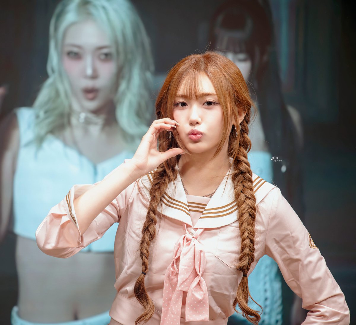 EVERGLOWRIDER's tweet photo. 에버글로우 CODE팬사인회
#EVERGLOW #에버글로우 #CODE
#EVERGLOW_CODE #아샤 #허유림
#윰댕 #윰냥이 #AISHA #샤샤샤 #아샤벨라
#플라밍고 #체리샤 #바니샤 https://t.co/DvFeE3K2xU