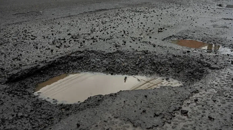 News4SA's tweet photo. UPDATE | The roadway has reopened, according to the Bexar County Sheriff's Office.
https://t.co/CNxZ8mFEoN
Loop 1604 near Robert Glenn Road was briefly closed in both directions due to a massive pothole. https://t.co/D7hzEwSl98
