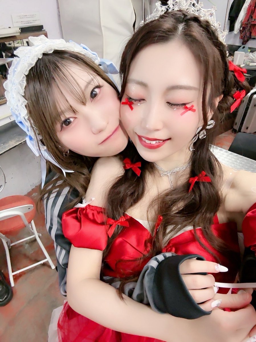 mmeo_914's tweet photo. ひらりちゃ！！！！
またこうしてステージで会えて幸せでした。ひらりちゃんの歌声浴びることができて幸せでした。
ひらり生誕の日が懐かしいなあ
アイドルになる前、アイドルしてる時、アイドルやめてからも。
貴方とはまだまだ音楽を通して繋がり続けていくんだろうね
大好きだよ、またね https://t.co/VFmPjy1AXP