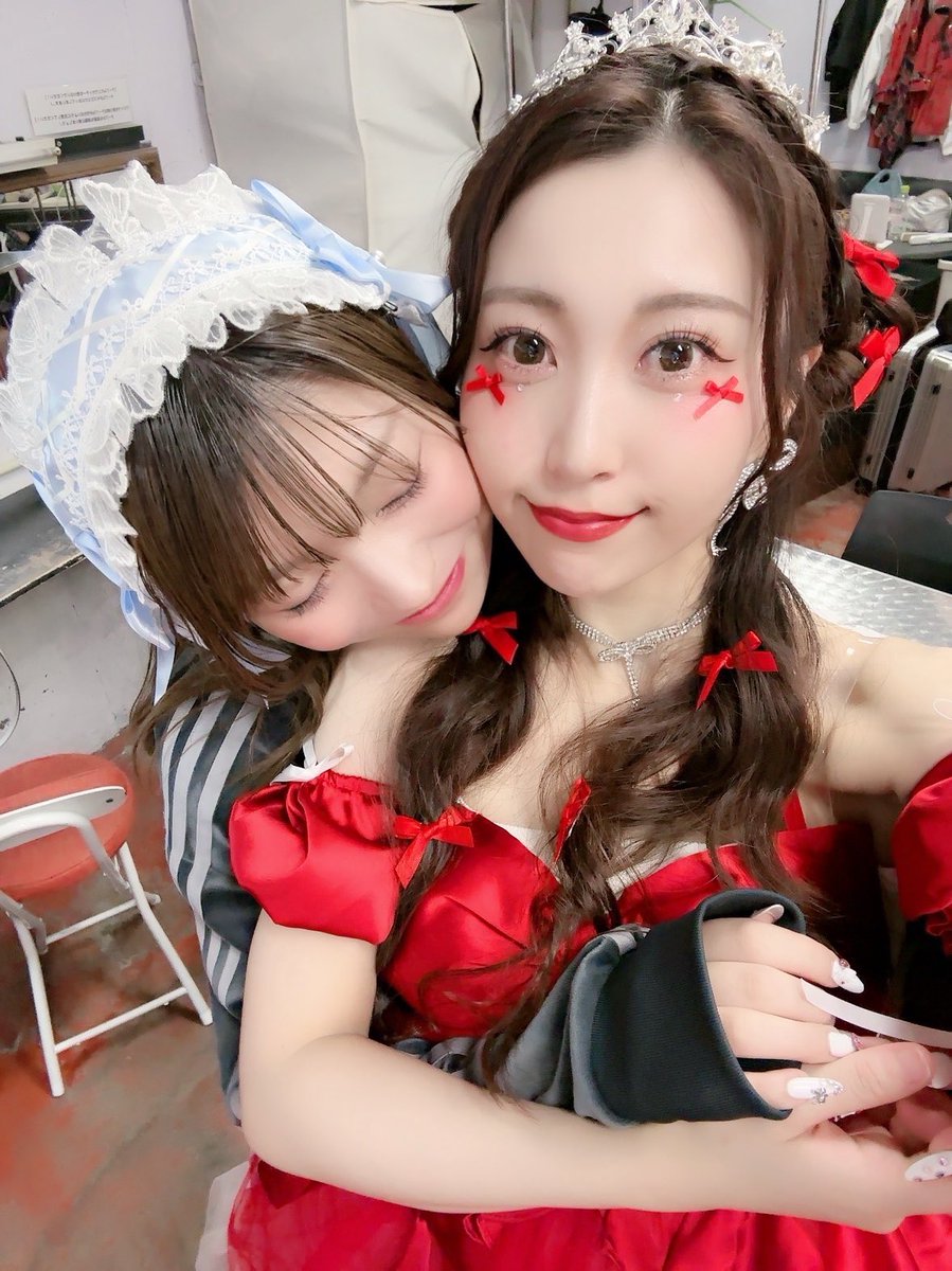 mmeo_914's tweet photo. ひらりちゃ！！！！
またこうしてステージで会えて幸せでした。ひらりちゃんの歌声浴びることができて幸せでした。
ひらり生誕の日が懐かしいなあ
アイドルになる前、アイドルしてる時、アイドルやめてからも。
貴方とはまだまだ音楽を通して繋がり続けていくんだろうね
大好きだよ、またね https://t.co/VFmPjy1AXP