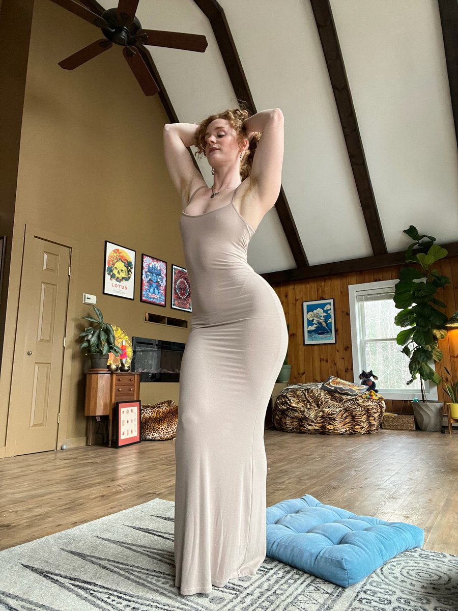 ItsShannonE's tweet photo. you come over to pick me up and im in this ready to meet your parents... wyd? https://t.co/2uYxQ1Hh8s