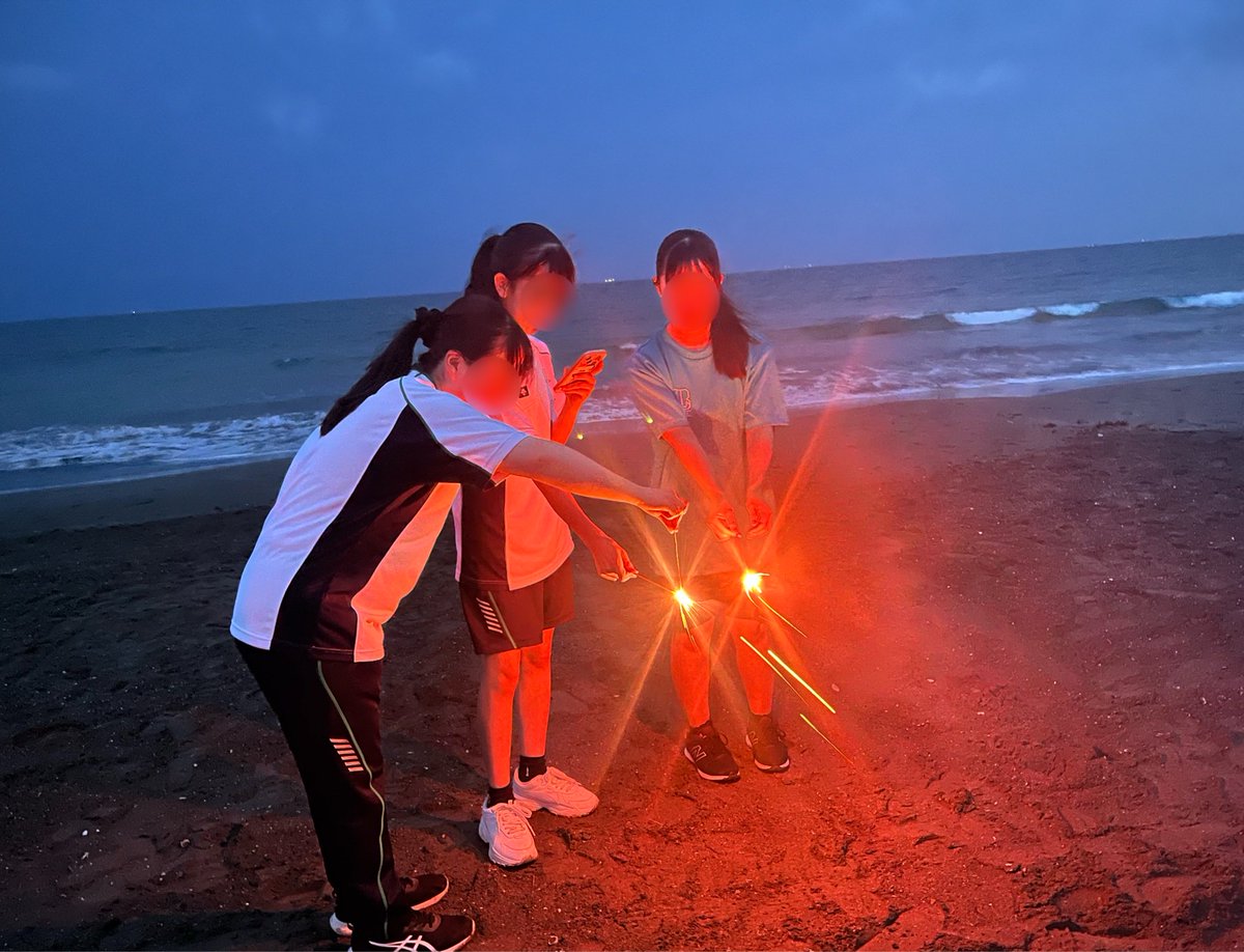 abiko_brass's tweet photo. 7月28日(火)　合宿2日目
丸一日練習ができた合宿2日目は、パート練習やブロック練習で丁寧に音を合わせました🎷🎶
まだまだ課題は山積みですが、コンクール当日まで磨き続けます！！

夜は海岸で花火🎆✨ https://t.co/OzTzUIiFMs