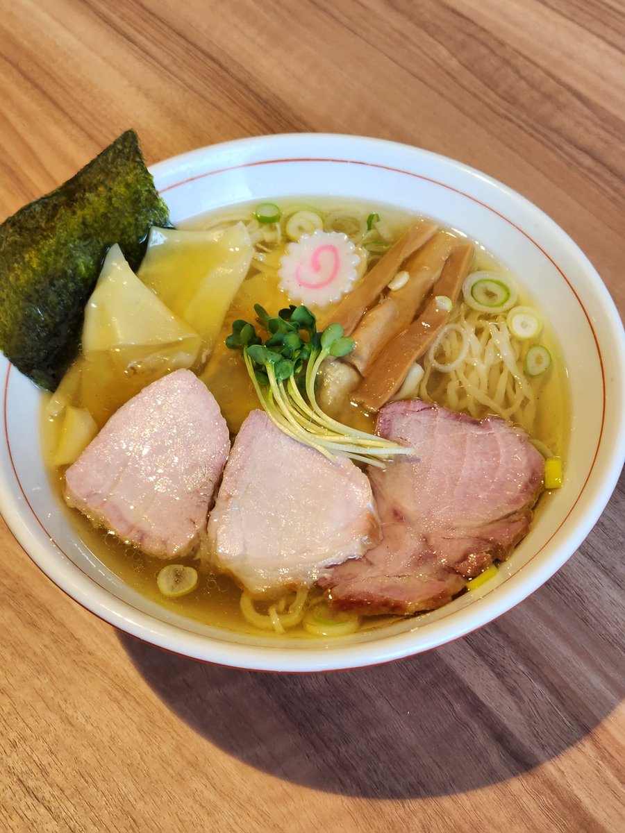 Ysgroup5's tweet photo. 8月2日（日）
本日も元気よく営業致します。
営業時間11:00〜15:00
※材料なくなり次第終了

○もり中自家製塩中華そば
すっきりとした魚介類の旨味と
鶏の香り。備長炭での炙り焼豚
自家製中細麺との相性抜群！！

本日もよろしくお願い致します。 https://t.co/ZWBBAXU0TO