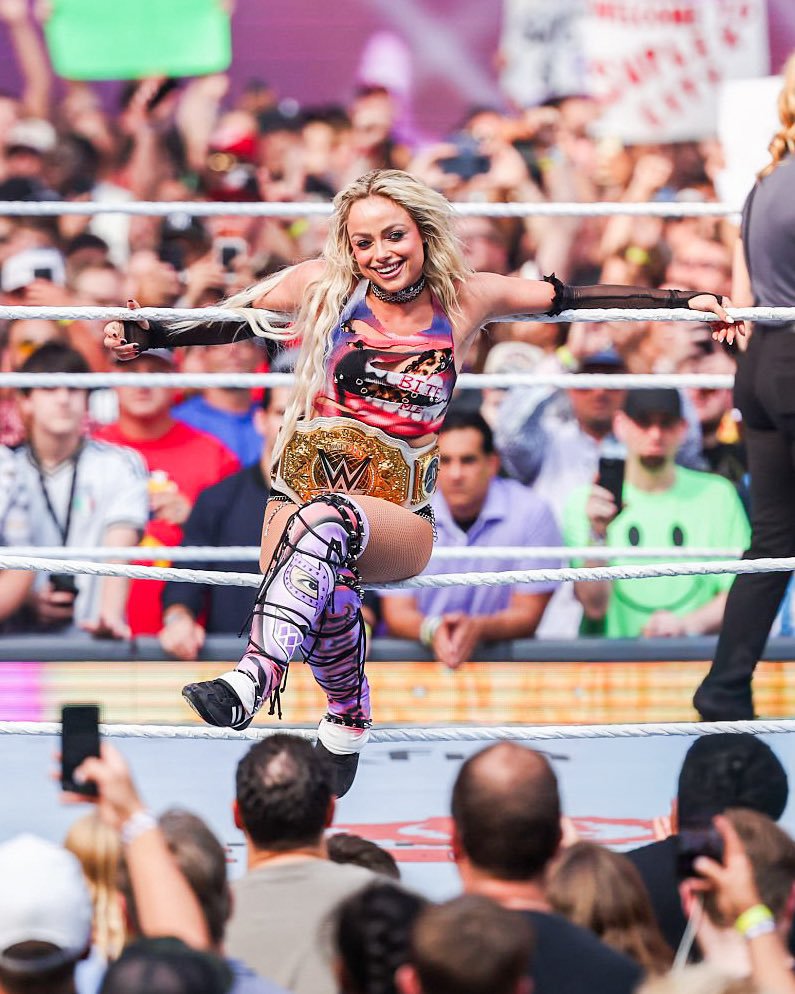 WefLucha's tweet photo. #SummerSlam https://t.co/p0wwt9apBd