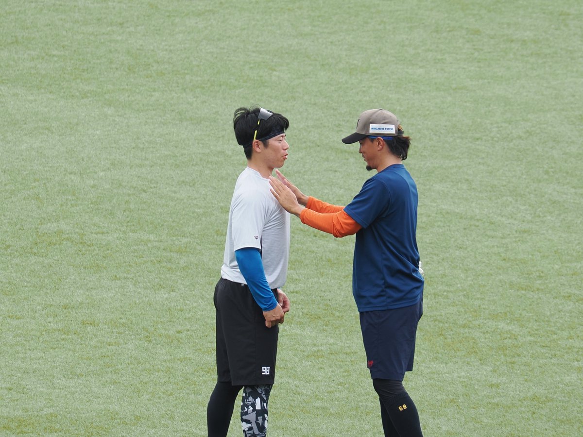 INABA_929's tweet photo. お？ファンサか？

#lovefighters
#オイシックス新潟アルビレックスBC https://t.co/uEstoPmd3N