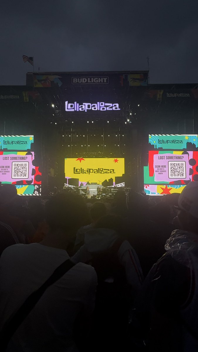 AtHollywoodArts's tweet photo. JENNIE HEADLINES LOLLAPALOOZA
#JENNIEownsLollapalooza https://t.co/M2cfrkRGXp