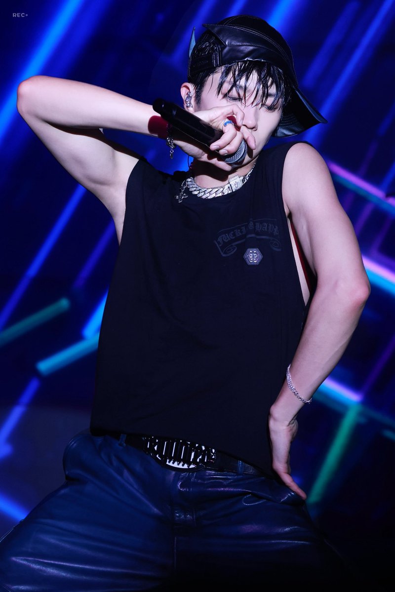 jwyjwjfe's tweet photo. 장우영 헤메코 원탑은 이때라고 생각해요...
검정 민소매에 가죽바지에 목걸이에
벨트나 장신구까지 다 너무 완벽하고 잘 어울림ㅠㅠㅠ https://t.co/ejK4lEhvwN