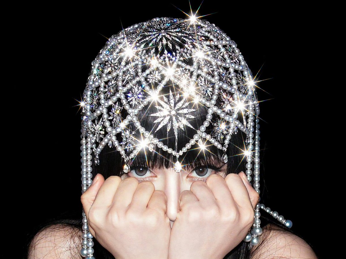 OnlyDilrabaxx63's tweet photo. This time, the key words for Dilraba are: cold face, cool and sassy 🖤✨

https://t.co/q7oqzSZKcW

#Dilraba #Dilireba https://t.co/uXmcAmyX7F