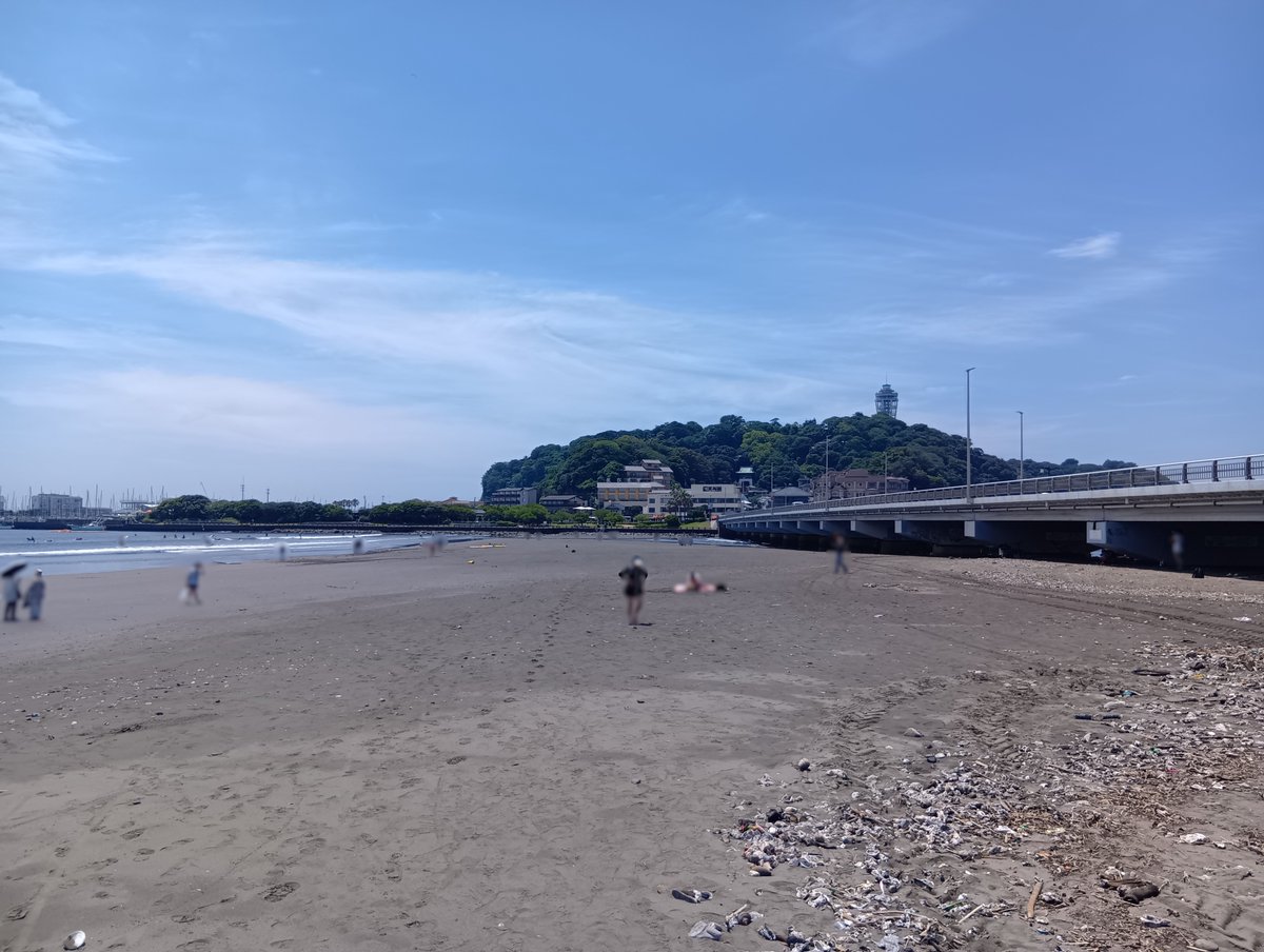 6191Beck's tweet photo. せっかくなので江の島のトンボロの写真を

橋の下は、普段はここまで海に浸かっているというのがわかります https://t.co/cUsrQuN9fX