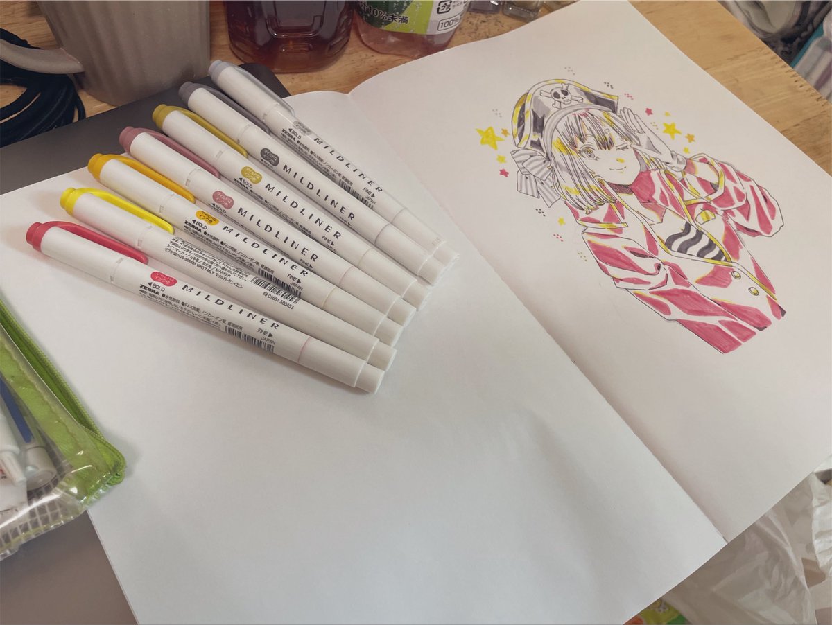 Oznin_ozmo's tweet photo. 今日の画材達🖊️🌸

#マイルドライナー
#落書き https://t.co/ajn5hnmKUP