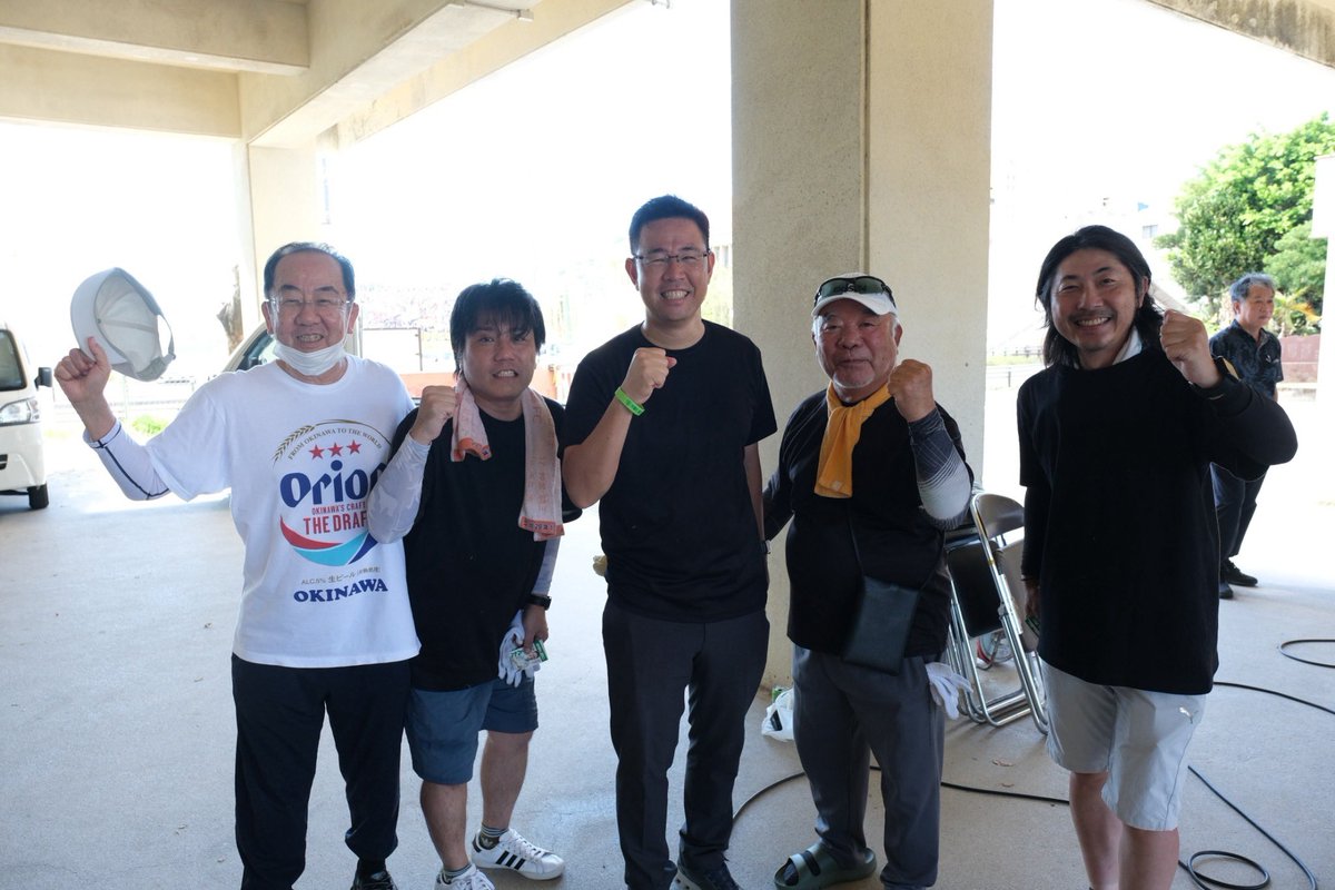 gentadiary's tweet photo. いつも緑カラーの洋服を身につけるげんたさんですが、
朝は与那原大綱曳のTシャツを着けてます☺️✨
貴重なブラックげんたです笑
8/16の綱曳本番を楽しみにしてます！
綱編作業の皆様、熱中症に気をつけながら頑張ってください！
@genkatsu_team 
#沖縄を前に https://t.co/ITMKMwAKWa