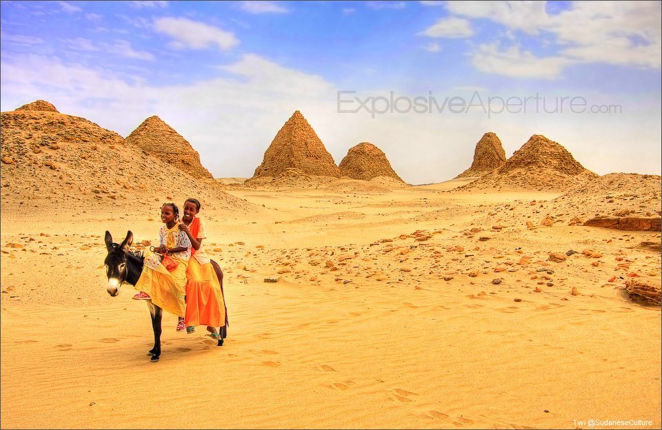 SudaneseCulture's tweet photo. Young Sudanese Girls On Their Local Transport, With The Backing Of The Ancient Pyramids, Sudan.

#SudaneseCulture #ثقافة_سودانية https://t.co/I82mYtQS9J