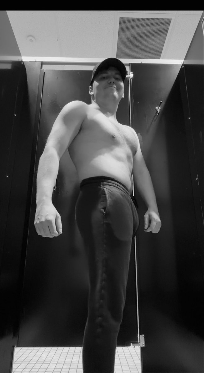 OR_Twunk's tweet photo. Chat how to I keep thick but fit in the middle and make my titties bigger? https://t.co/bfG2VXM6PA