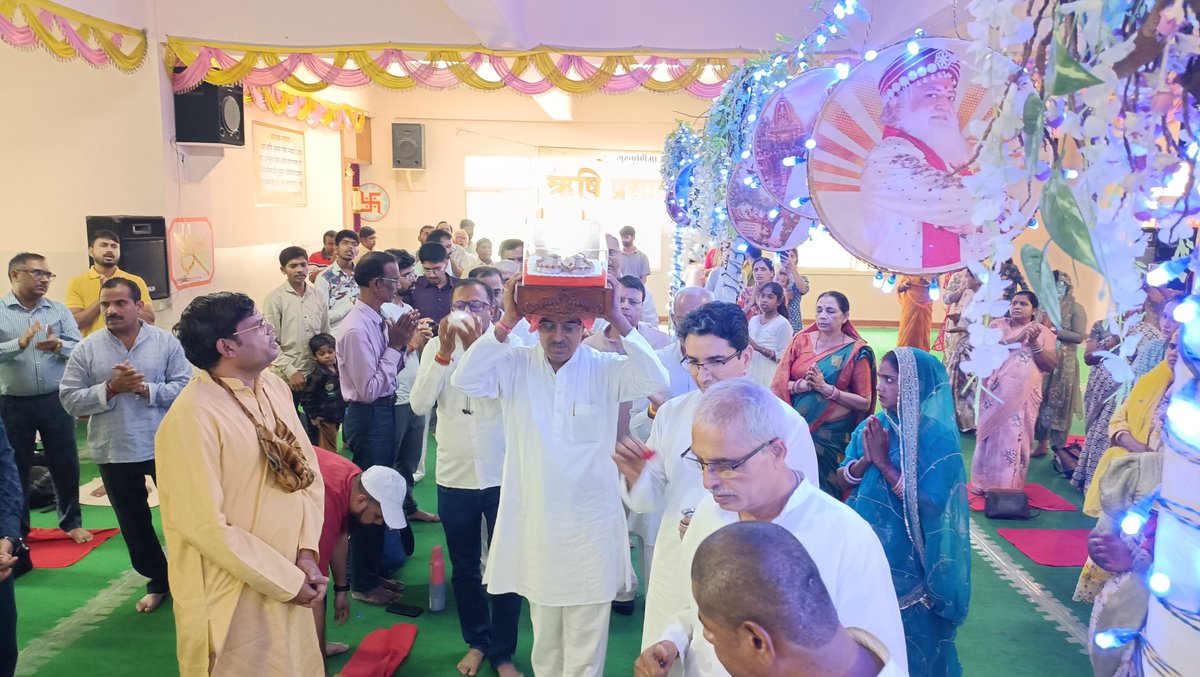 AshramBlr's tweet photo. @RishiPrasadOrg @RishiDarshan #GuruPurnima was celebrated with great devotion by the sadhaks at Sant Shri Asharamji Ashram, #Bengaluru.
The event witnessed the heartfelt participation of hundreds of #Bengalurians, reflecting the enduring faith in #Bapuji.
For More details, visit us at: https://t.co/kMkJzbausx https://t.co/2Da6RREiQL