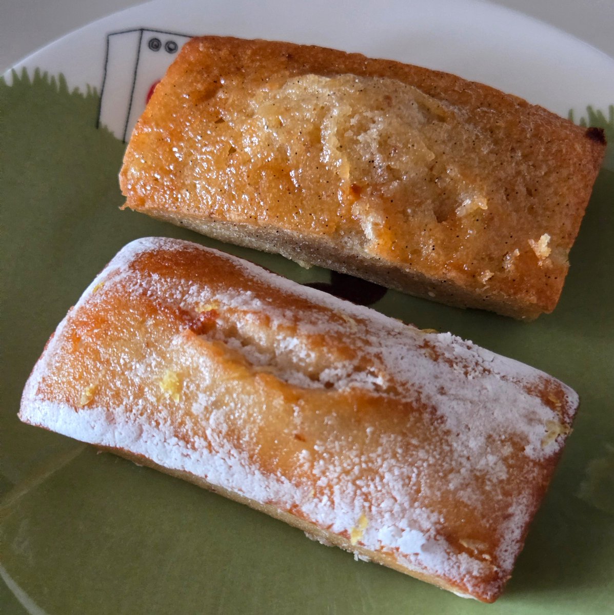Melogoldsilver's tweet photo. 昨夜に引き続き、甘々朝食

🥪ロミユニキャラメルブルターニュをはさみました
スコーン付属のやつ。使うの忘れてた。
キャラメルって何つけてもおいしい。瓶も一気に一瓶あけたけど常備してる

🟤アルティザン・パシオネ　フィナンシェ2種 https://t.co/LRxfHCstFu