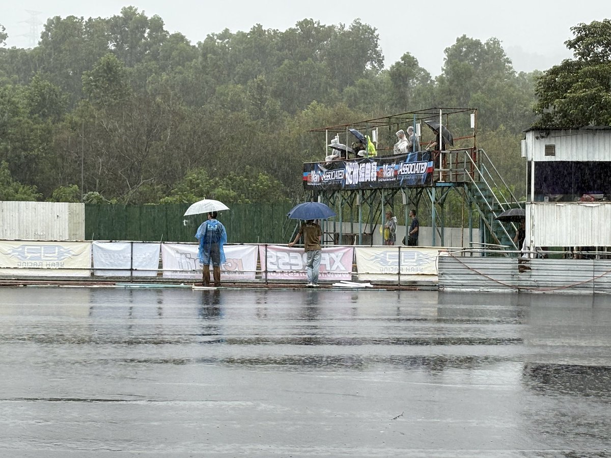 MasamiHirosaka's tweet photo. Ready for race in rain condition.
雨中でのレースの準備中。
#RCMART #RC10VintageRace #HongKong #TRC #Associated https://t.co/xkhG6CTE4w