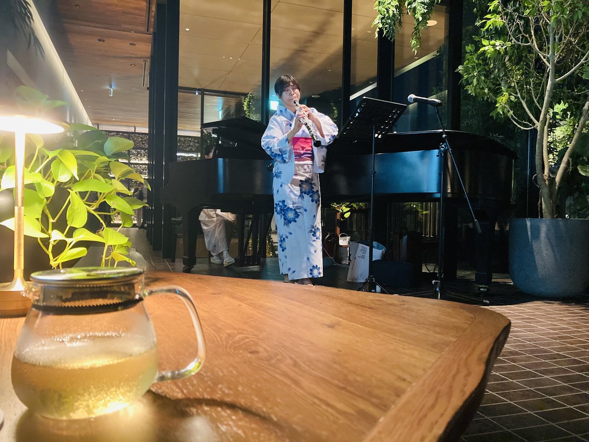 G_san_BASE's tweet photo. 遂に情報解禁されました。
昨年はピアノとのデュオ、今年はソロでの演奏のようです。
シックなホテルのラウンジで生演奏を楽しめる『CANVAS Music Selection』。
宿泊客でなくても、一般でもラウンジでワンドリンク楽しみながら夜のひとときを過ごせます。

▼詳しくはコチラ
https://t.co/JP7XenCwYA https://t.co/4OOBwtYtSm