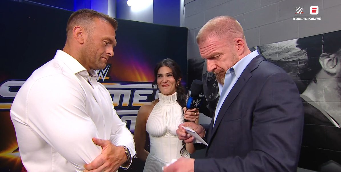 LuigiWrestling's tweet photo. Nick Aldis le da una CARTA DE RENUNCIA a Triple H como GM de SmackDown después de pelear contra Gunther, cumpliendo con su palabra antes de la lucha.

Y Triple H le responde diciéndole que está orgulloso de Aldis... Y ROMPE LA CARTA

TENEMOS GM DE SMACKDOWN PARA RATO #SummerSlam https://t.co/kymmAQ1Tiu