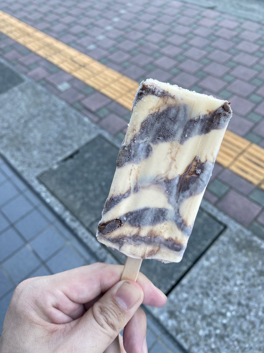 goforwc1's tweet photo. サガン鳥栖も開幕１週間を切ったということでボランティアで駅スタ清掃に参加してきました
9時～11時予定だったけど暑さもあって1時間ほどで終了
鳥栖市民として良い汗をかいた
Jリーグに関われることはなんでもやりたいね
ひと仕事終わったあとのトラキチくん最高や https://t.co/7TEyjtRJ8j