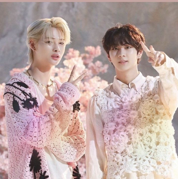 Moon10yearz's tweet photo. ❀ Engenes, let's join this trend✨🎀

☆ My ENHYPEN member

☆ My ENHYPEN friend

☆ My ENHYPEN boyfriend

☆ My ENHYPEN crush 
 
(Anyone can do it)

@ot7_ot8_ot7_ot5 
@Enhageneforever 
@seventhenhypen 
@crystalightt7 https://t.co/OZ3BVxuIbZ