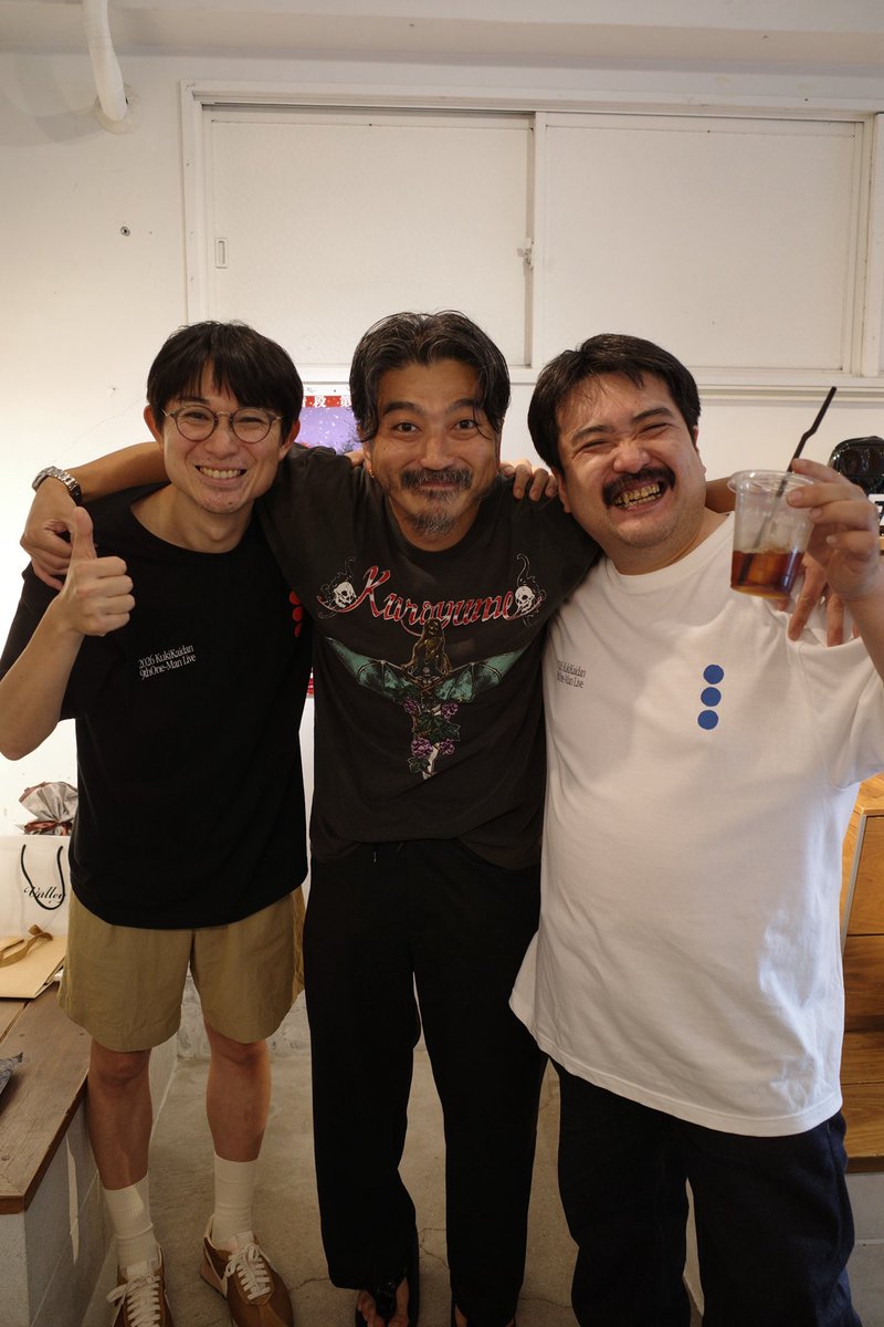ValleyGON's tweet photo. 空気階段のお二人！めっちゃいい人たちでした！当日券等は開場時間より販売開始だそうです！皆様是非！！

空気階段 第9回単独公演「●●●」福岡公演
8月2日(日)
①12時開場／13時開演
②17時開場／18時開演
会場：J:COM北九州芸術劇場
#空気階段 #鈴木もぐら さん #水川かたまり さん https://t.co/Y0ZM7qsTAc