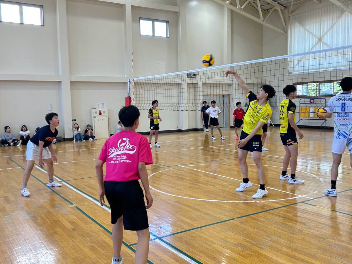 sakaiblazers's tweet photo. 🟡斜里町遠征🟡
チームは初めて北海道斜里郡の斜里町へ遠征🛫
北海道イエロースターズの皆さんと共に斜里町のバレーボーラーにバレーボール指導を行いました🏐✨
斜里町の気温は22℃‼️

#日本製鉄堺ブレイザーズ #バレーボール https://t.co/fY7GOYrnlV