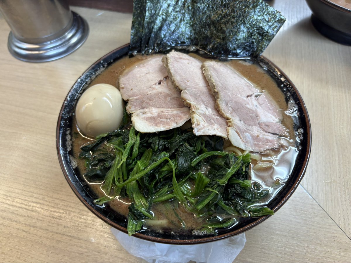 sato_fox_'s tweet photo. 体重が昨日から3キロ増えてんだけど
そんなこのラーメン量多かったんかな？ https://t.co/x23L5GtaTX