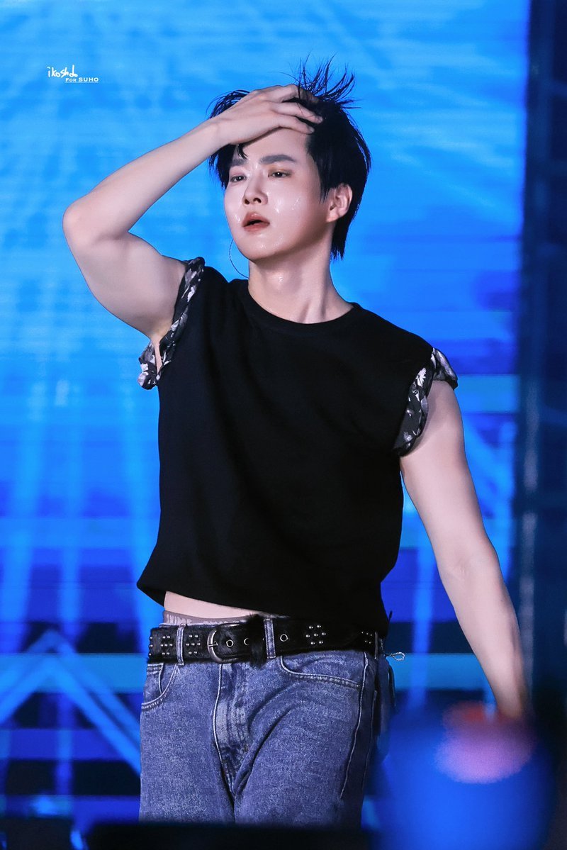 SUHOLOOK's tweet photo. 260801 | GANZBERG Super Idol My Love 

#GanzbergSuperIdolMyLove
#SUHOinCambodia #SUHO #수호 https://t.co/PHTqJpzo0J