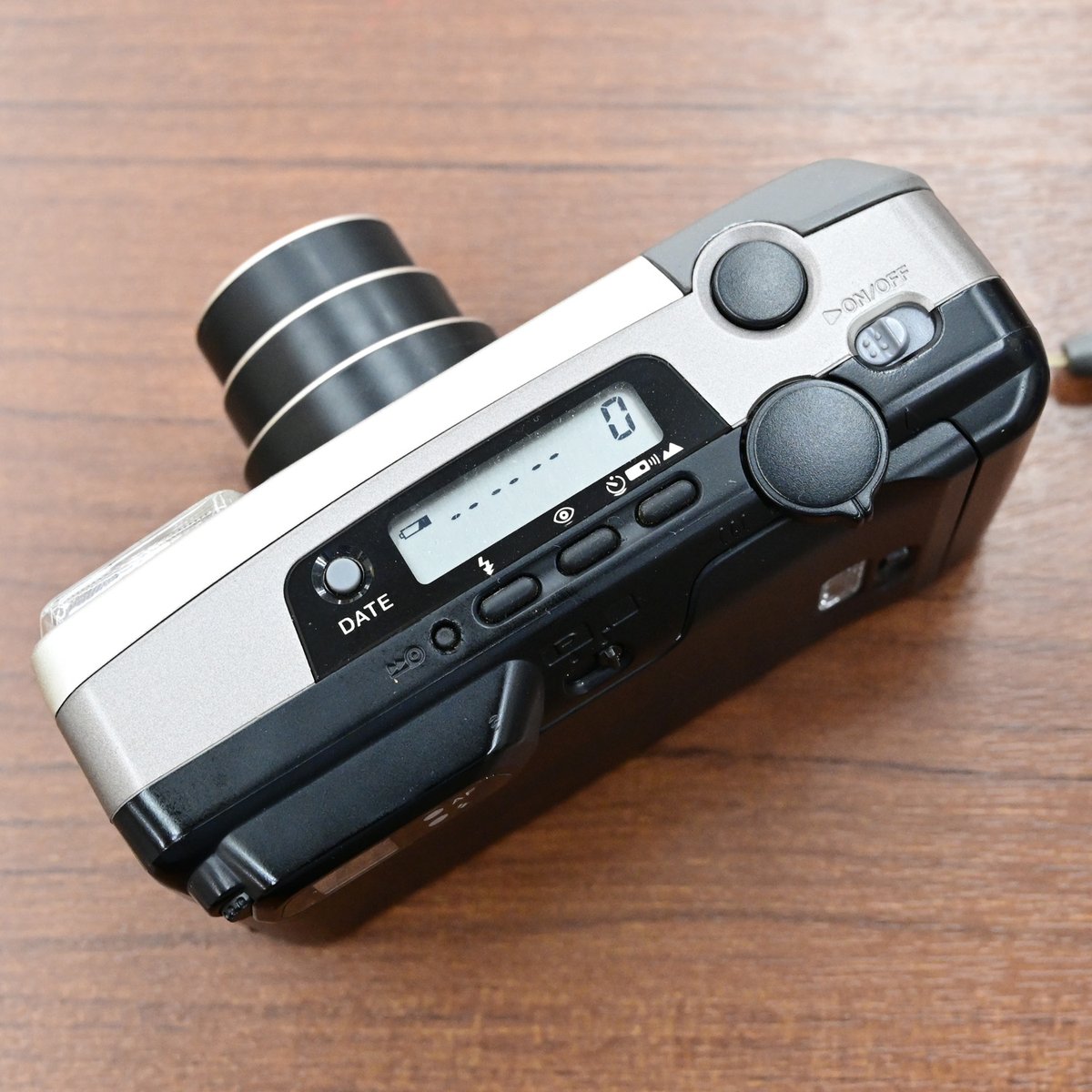 champcamera's tweet photo. 中古　PENTAX ESPIO 115M　￥14,800- by #青葉台 店

ペンタックスの人気コンパクト「ESPIO」シリーズの1台「ESPIO 115M」
シンプルな操作と3倍ズームが使いやすい初心者の方にもオススメのカメラ。
ファインダーの視度補正機能付きなのも地味に嬉しいポイントです。

#ESPIO115M #フィルムカメラ #田園都市線 #横浜青葉台

https://t.co/a0fFjRuMng