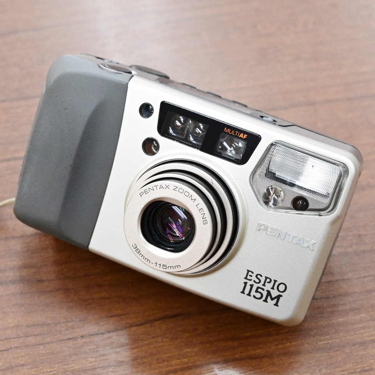 champcamera's tweet photo. 中古　PENTAX ESPIO 115M　￥14,800- by #青葉台 店

ペンタックスの人気コンパクト「ESPIO」シリーズの1台「ESPIO 115M」
シンプルな操作と3倍ズームが使いやすい初心者の方にもオススメのカメラ。
ファインダーの視度補正機能付きなのも地味に嬉しいポイントです。

#ESPIO115M #フィルムカメラ #田園都市線 #横浜青葉台

https://t.co/a0fFjRuMng