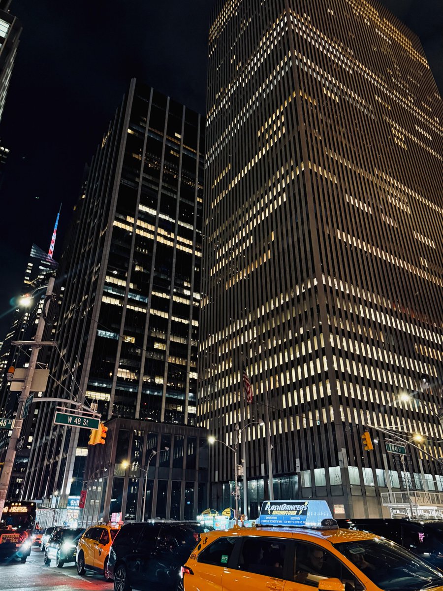 CheungMenie's tweet photo. NY has a magical charm: you get tired of it after living there for a while, miss it when you leave, and fall in love with it when you come back. https://t.co/o72oXA8s2O