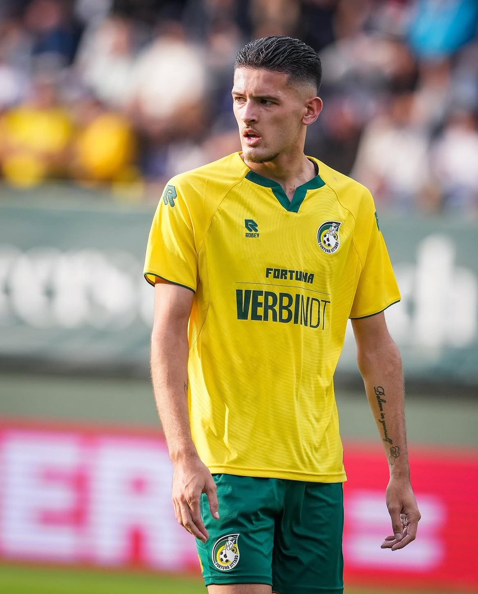 TimnasXtra's tweet photo. 🚨 Fortuna Sittard rejected a multi-million bid from Persija Jakarta for Justin Hubner.

Hubner chose to stay in Europe. ❌

[@FortunaSCentral] https://t.co/y9aFxrY2tQ